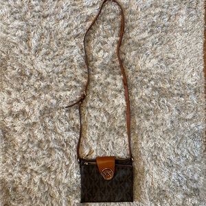 Michael Kors Crossbody // 💐